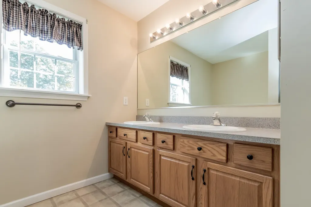 825 White Road Bowdoinham ME 04008