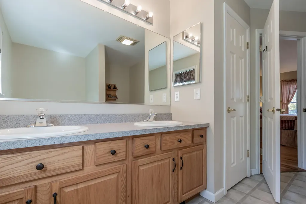 825 White Road Bowdoinham ME 04008