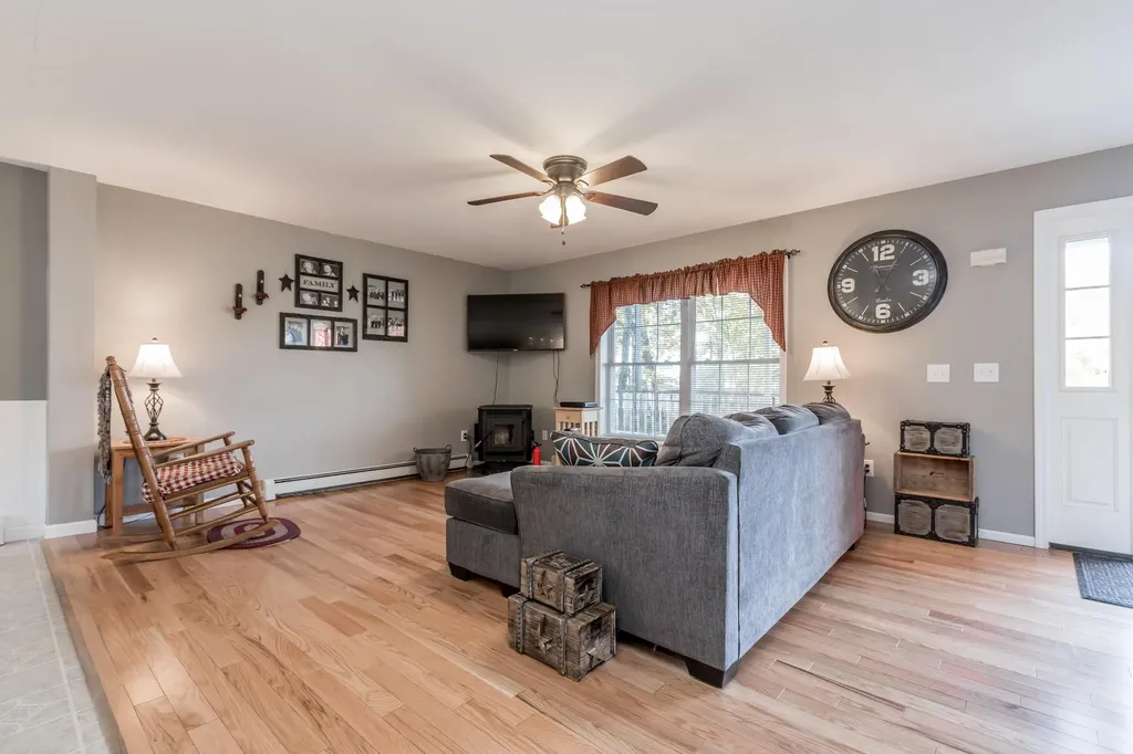 825 White Road Bowdoinham ME 04008