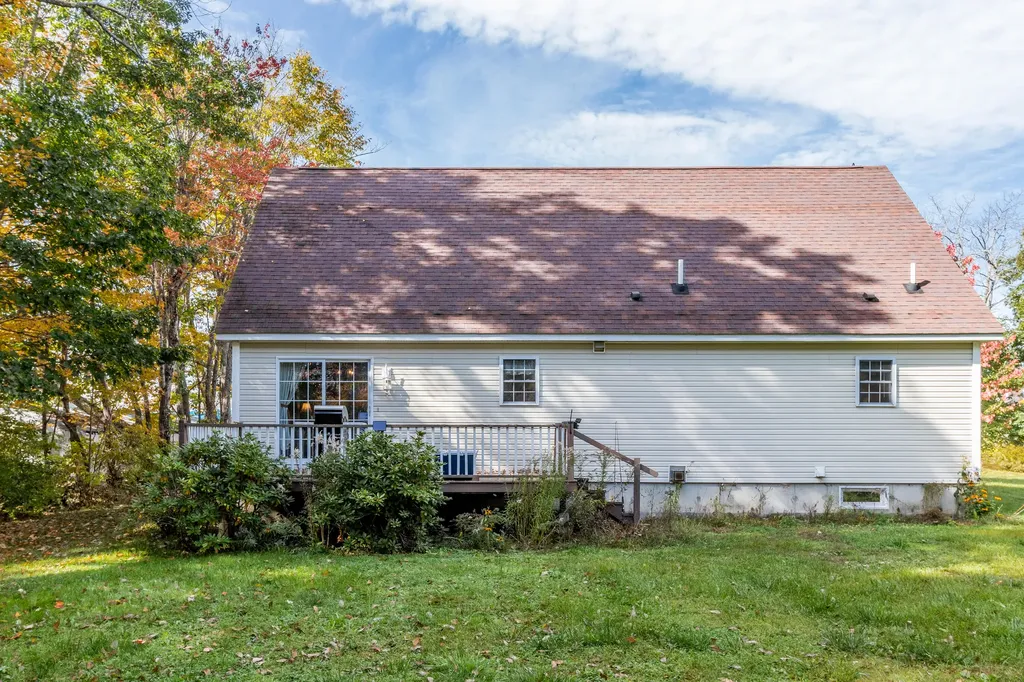 825 White Road Bowdoinham ME 04008