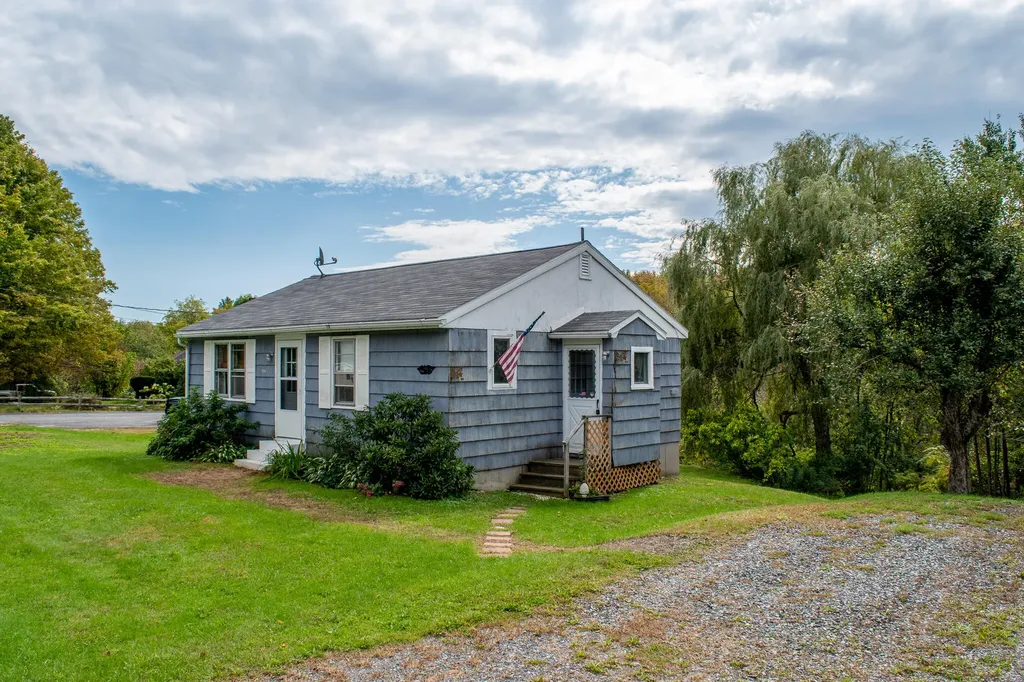 154 Bowman Street Farmingdale ME 04344