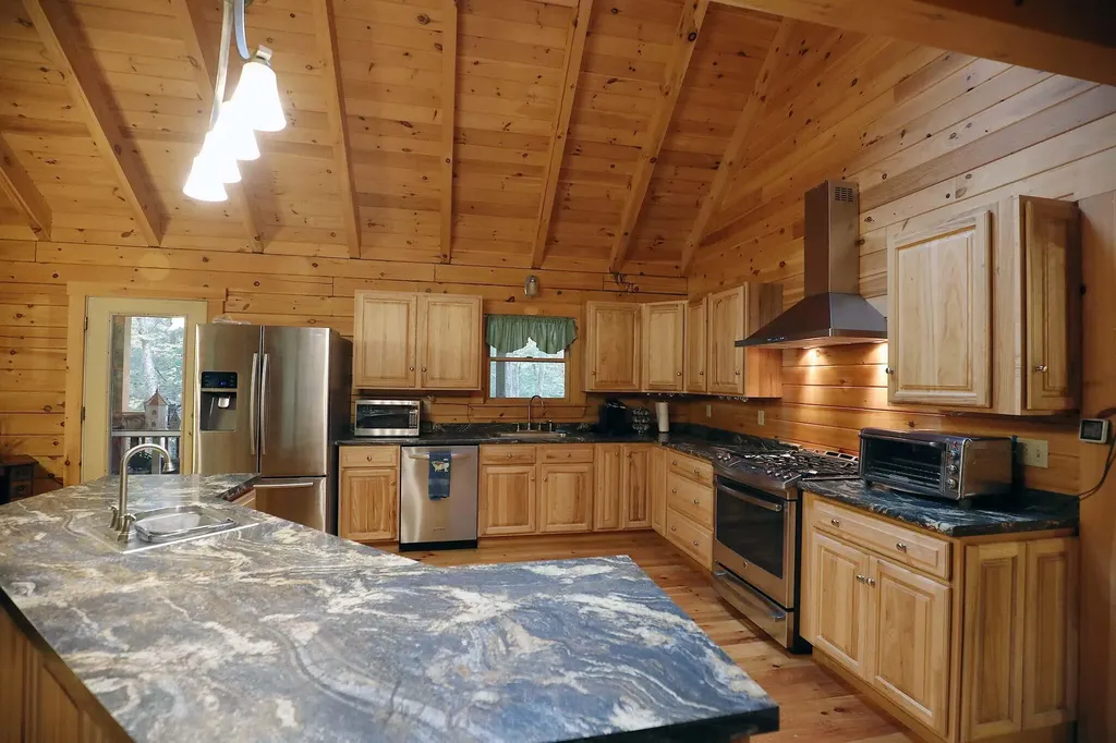 11 Evergreen Way Gardiner ME 04345