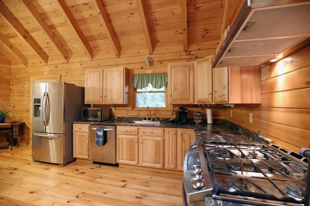 11 Evergreen Way Gardiner ME 04345