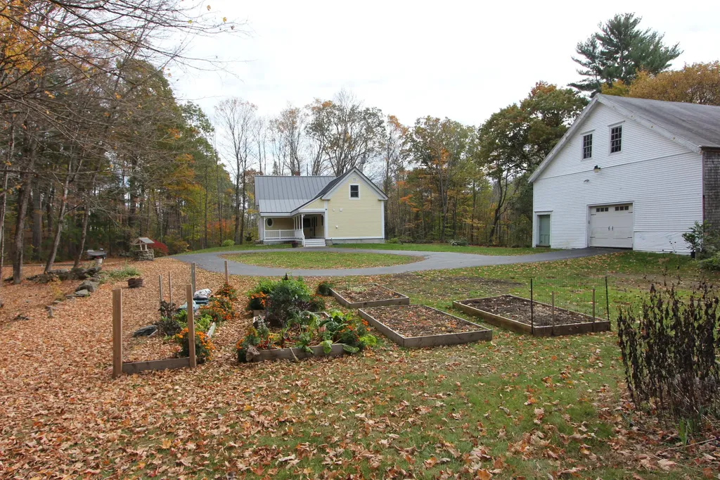 209 Dunn Road Poland ME 04274
