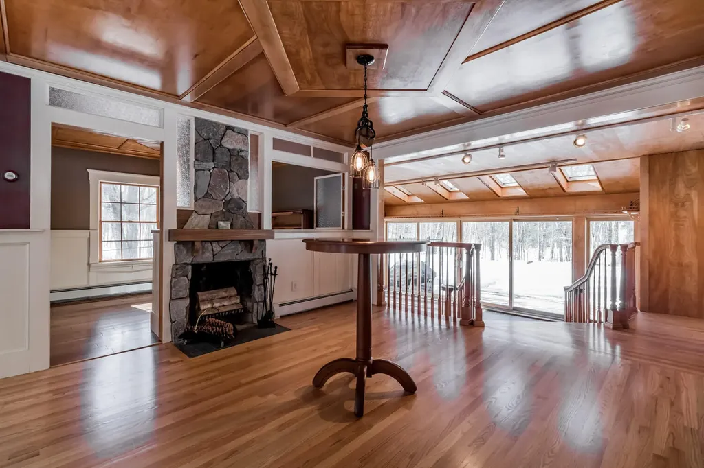 209 Dunn Road Poland ME 04274