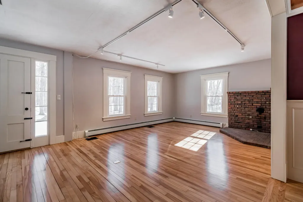 209 Dunn Road Poland ME 04274