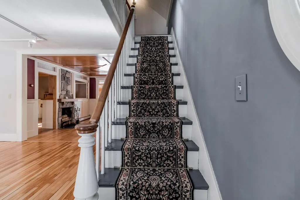209 Dunn Road Poland ME 04274