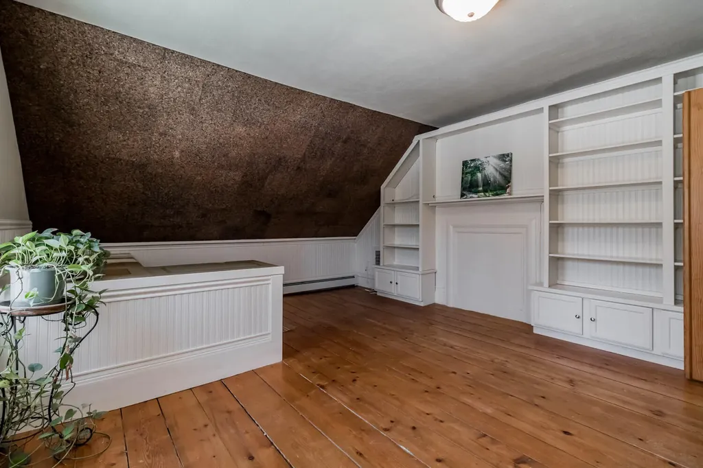 209 Dunn Road Poland ME 04274