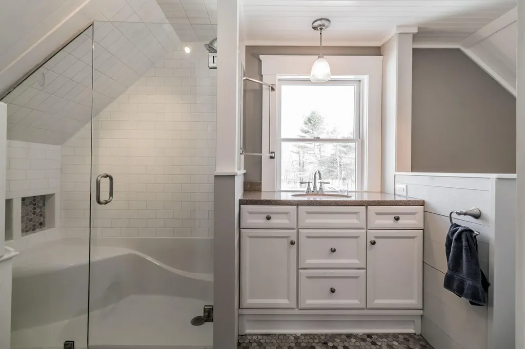 209 Dunn Road Poland ME 04274