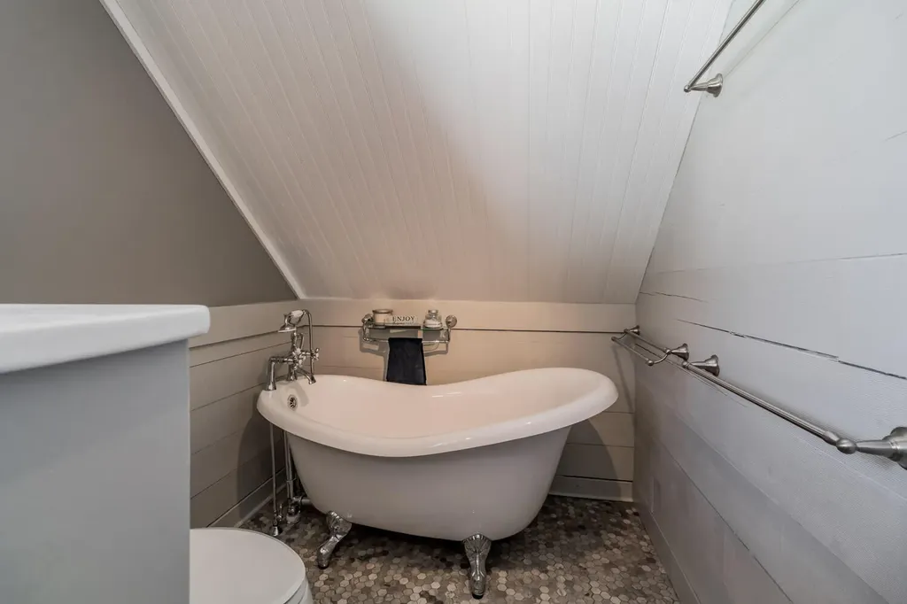 209 Dunn Road Poland ME 04274