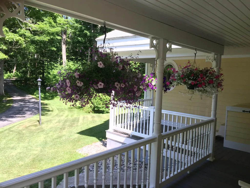 209 Dunn Road Poland ME 04274