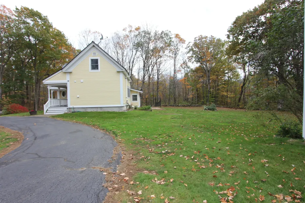 209 Dunn Road Poland ME 04274