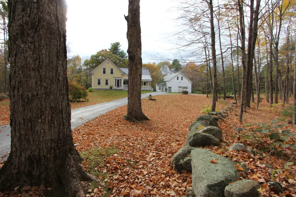 209 Dunn Road Poland ME 04274