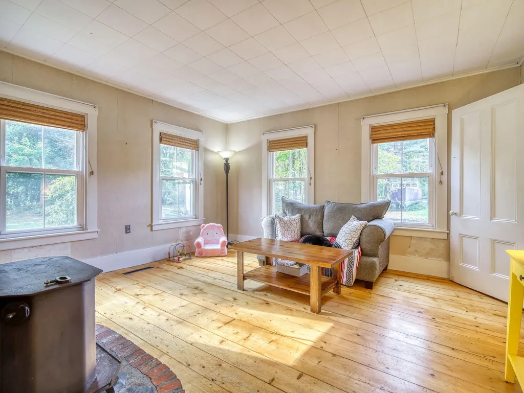 14 Ferry Lane Saco ME 04072