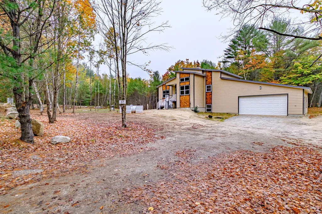 37 Colonial Circle Harrison ME 04040