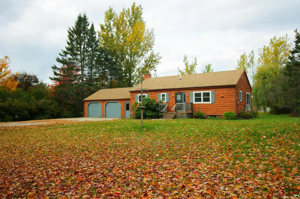 41 Phillips Road Glenburn ME 04401