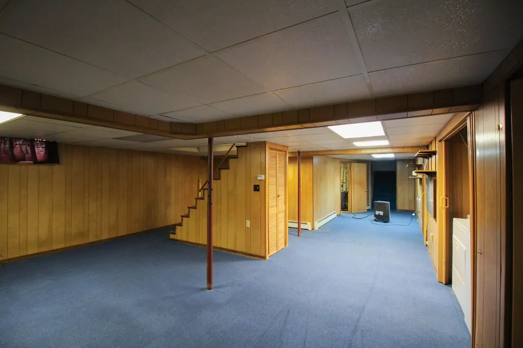 41 Phillips Road Glenburn ME 04401