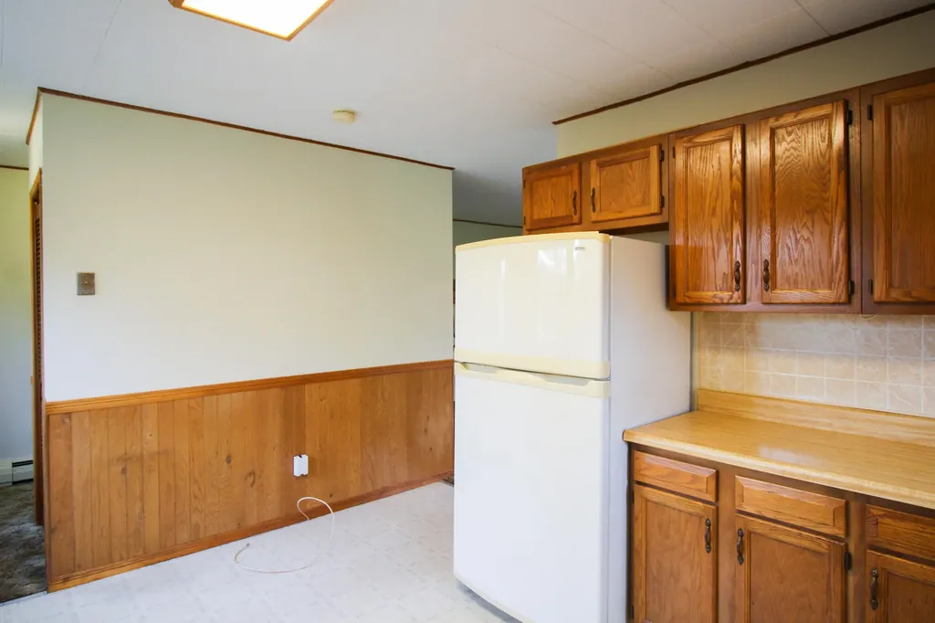 41 Phillips Road Glenburn ME 04401