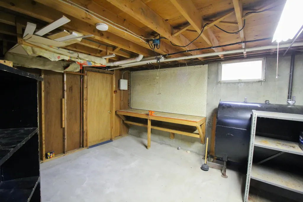 41 Phillips Road Glenburn ME 04401