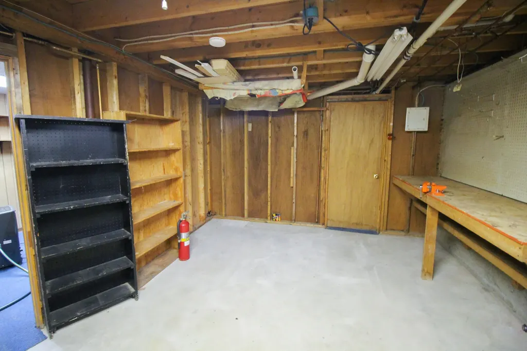 41 Phillips Road Glenburn ME 04401