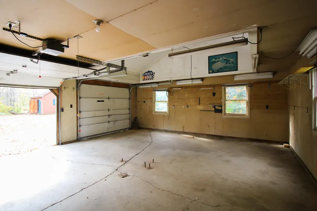 41 Phillips Road Glenburn ME 04401
