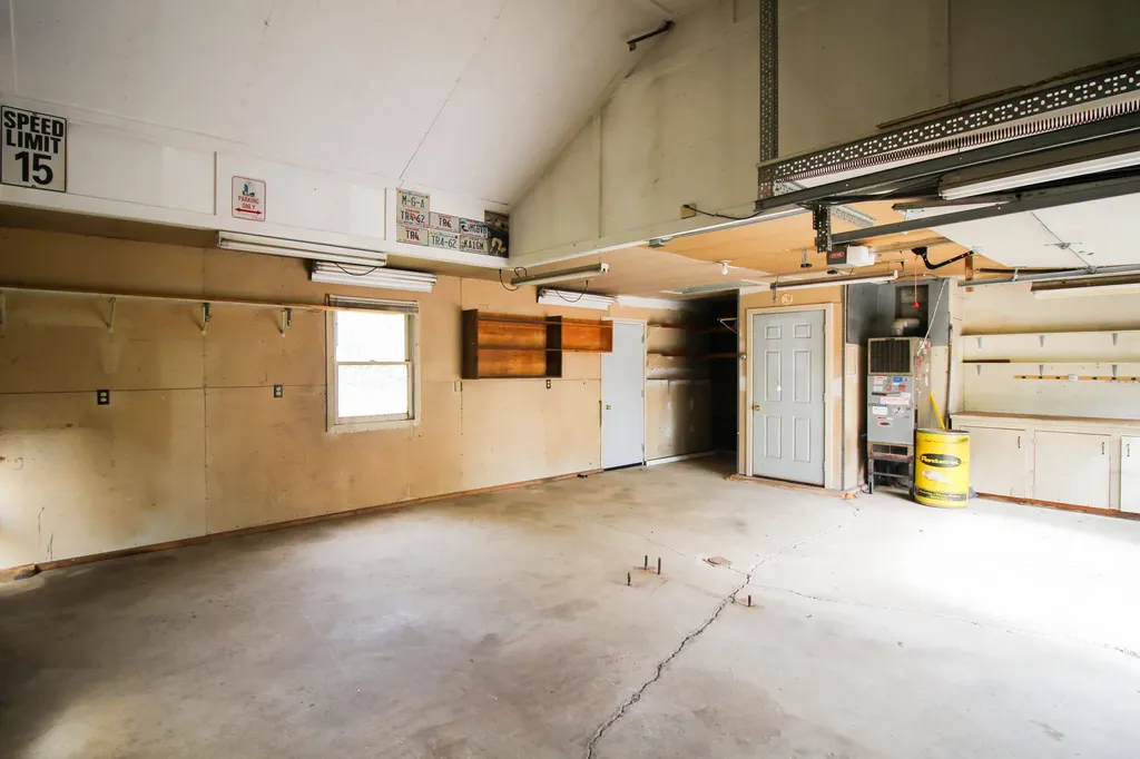 41 Phillips Road Glenburn ME 04401