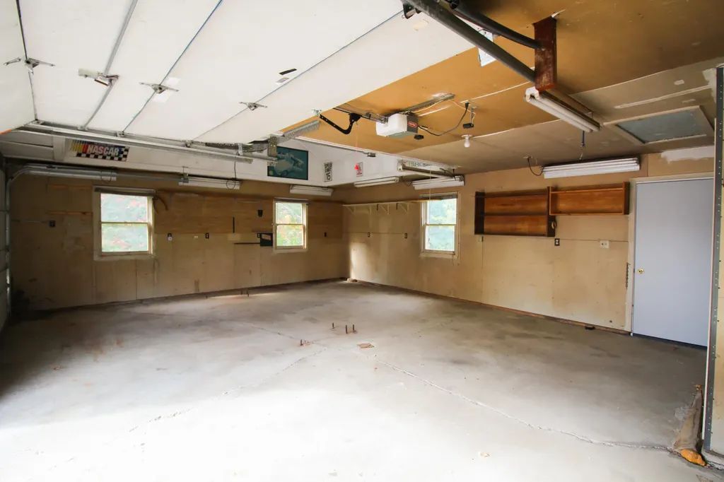 41 Phillips Road Glenburn ME 04401