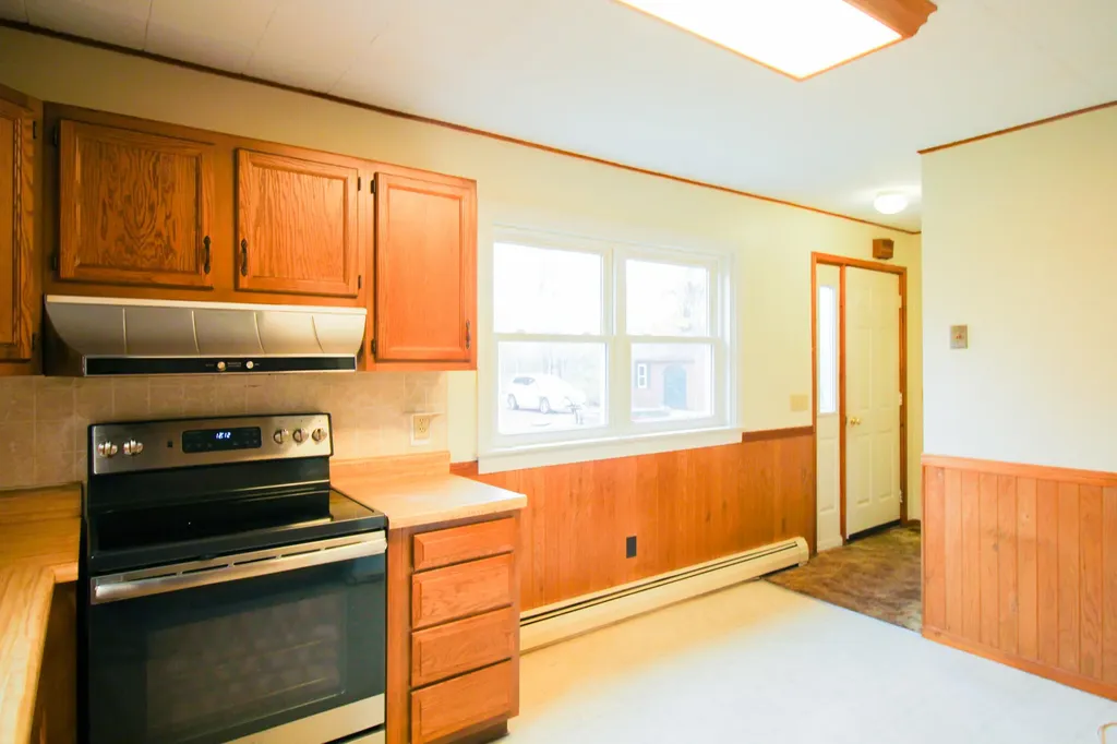 41 Phillips Road Glenburn ME 04401