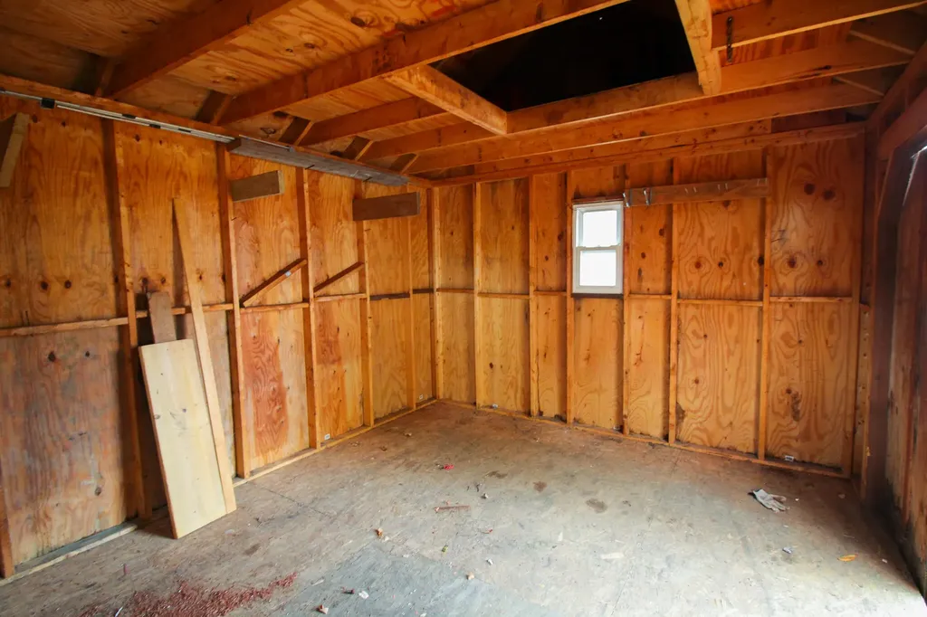 41 Phillips Road Glenburn ME 04401