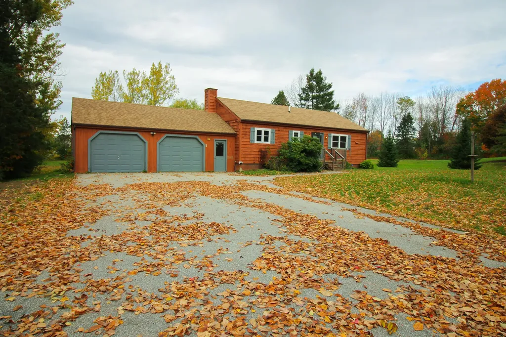 41 Phillips Road Glenburn ME 04401