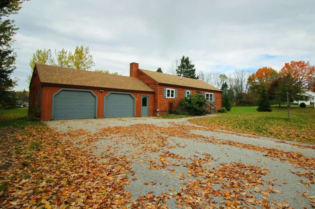 41 Phillips Road Glenburn ME 04401
