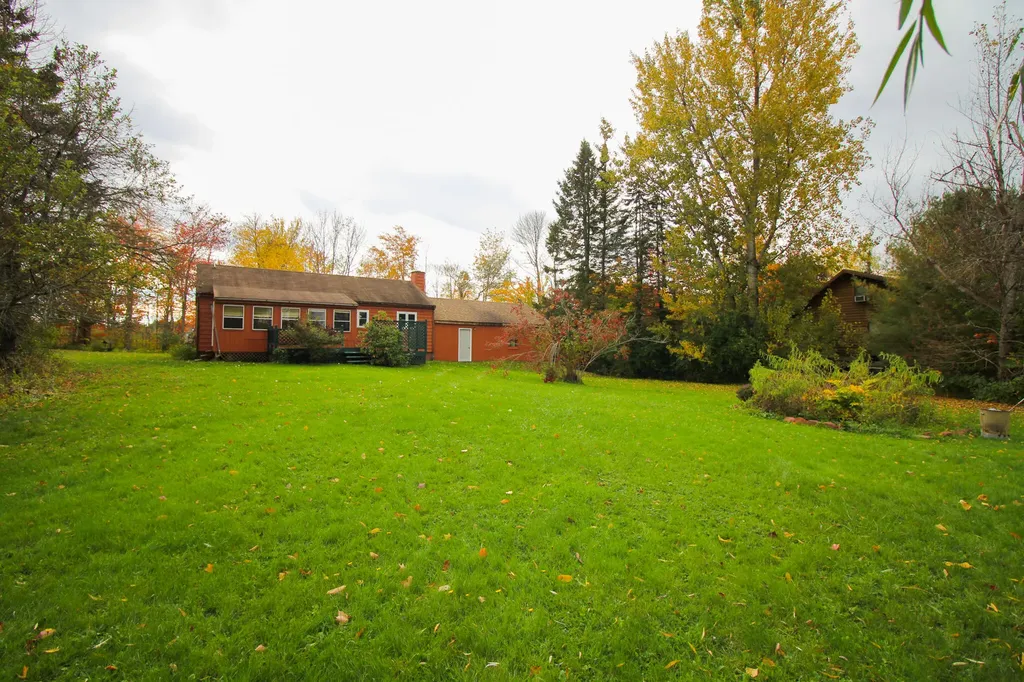 41 Phillips Road Glenburn ME 04401