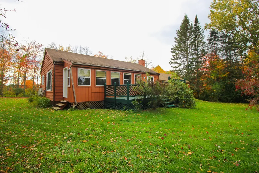 41 Phillips Road Glenburn ME 04401
