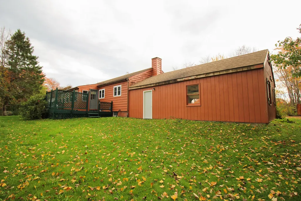 41 Phillips Road Glenburn ME 04401