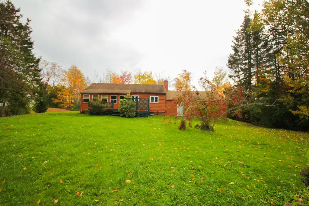 41 Phillips Road Glenburn ME 04401