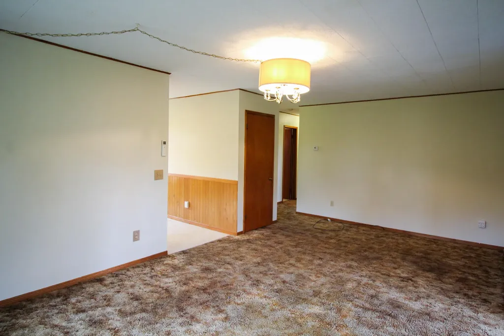 41 Phillips Road Glenburn ME 04401