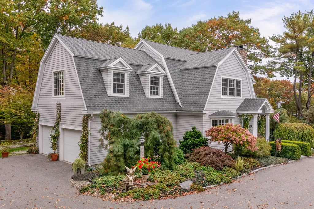 26 Circuit Road York ME 03902