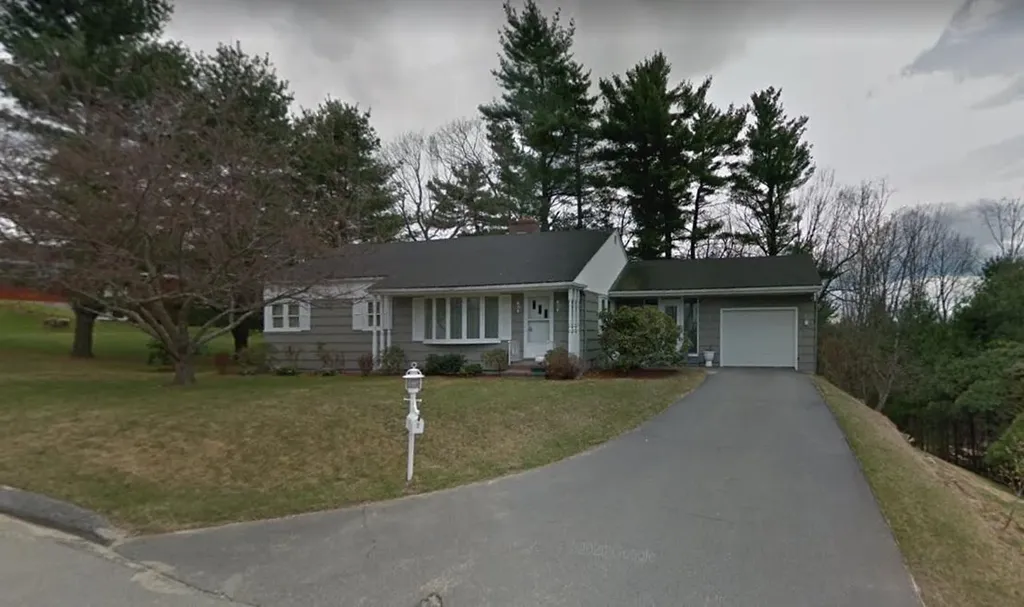9 Delcliffe Lane Lewiston ME 04240