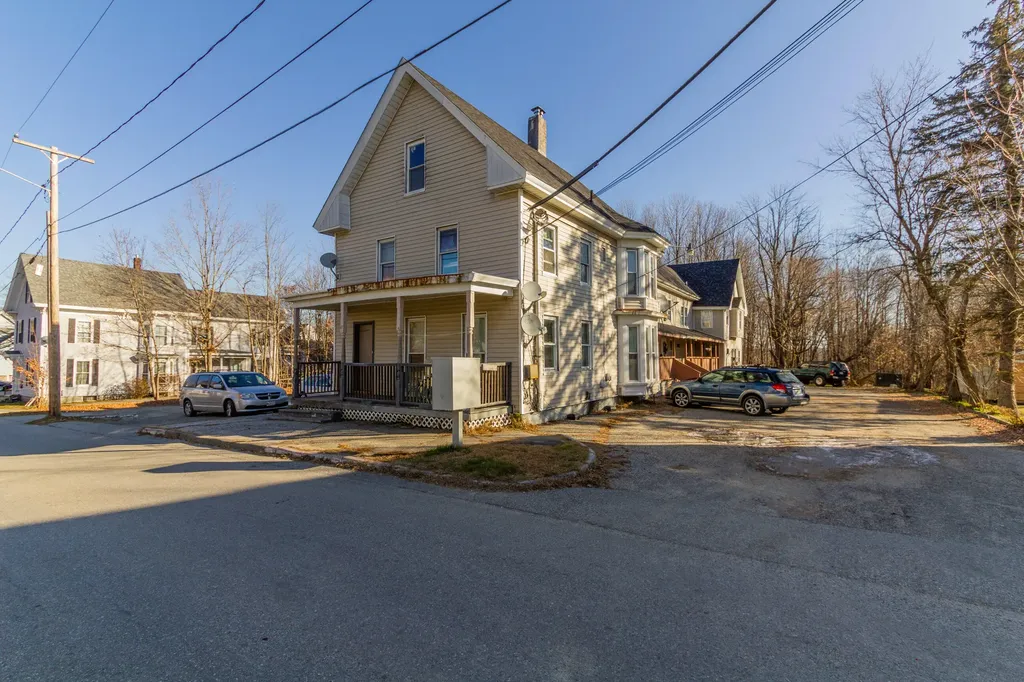 17 Autumn Street Gardiner ME 04345