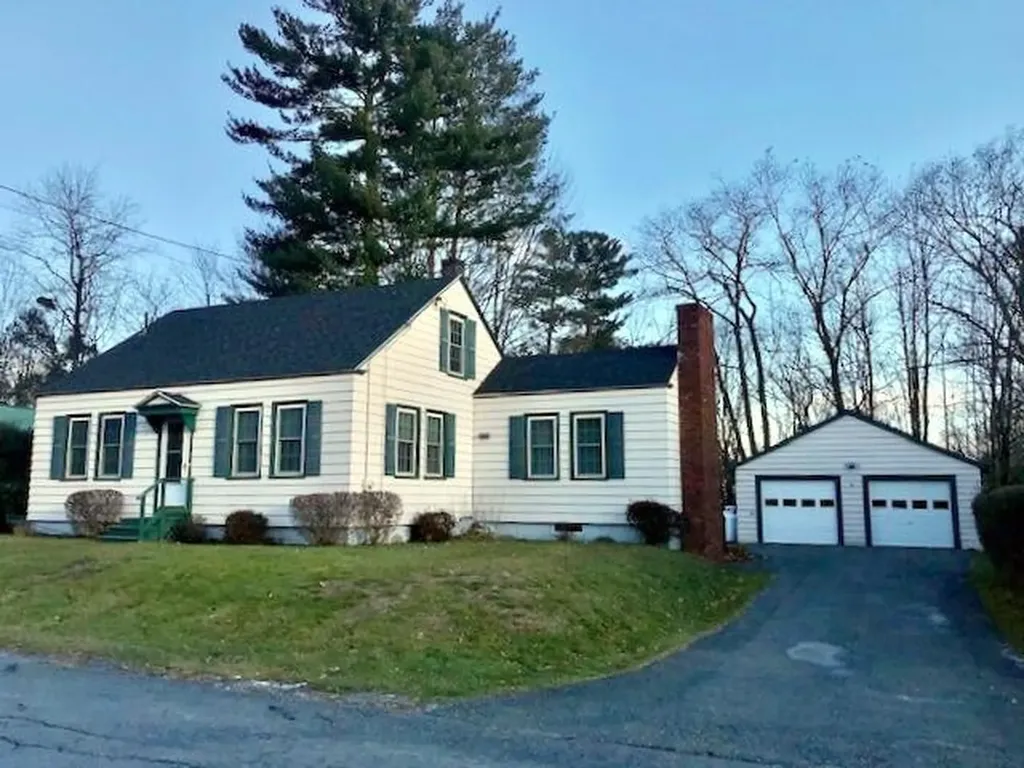 19 Edgewood Street Waterville ME 04901