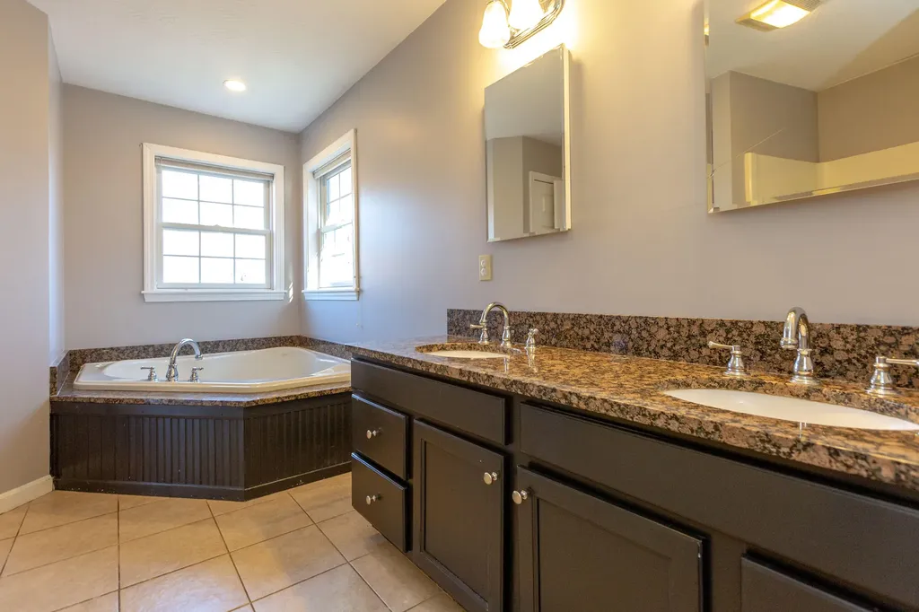 40 Jennifer Drive Auburn ME 04210
