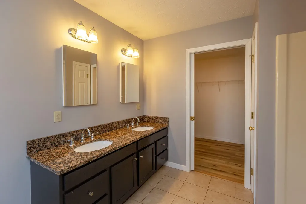 40 Jennifer Drive Auburn ME 04210