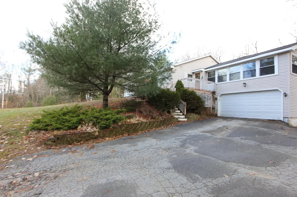 81 Woodman Hill Road Minot ME 04258