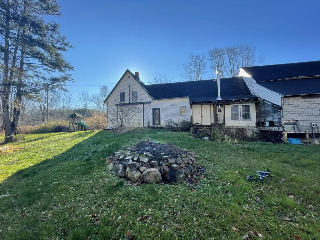863 Beach Road Lincolnville ME 04849