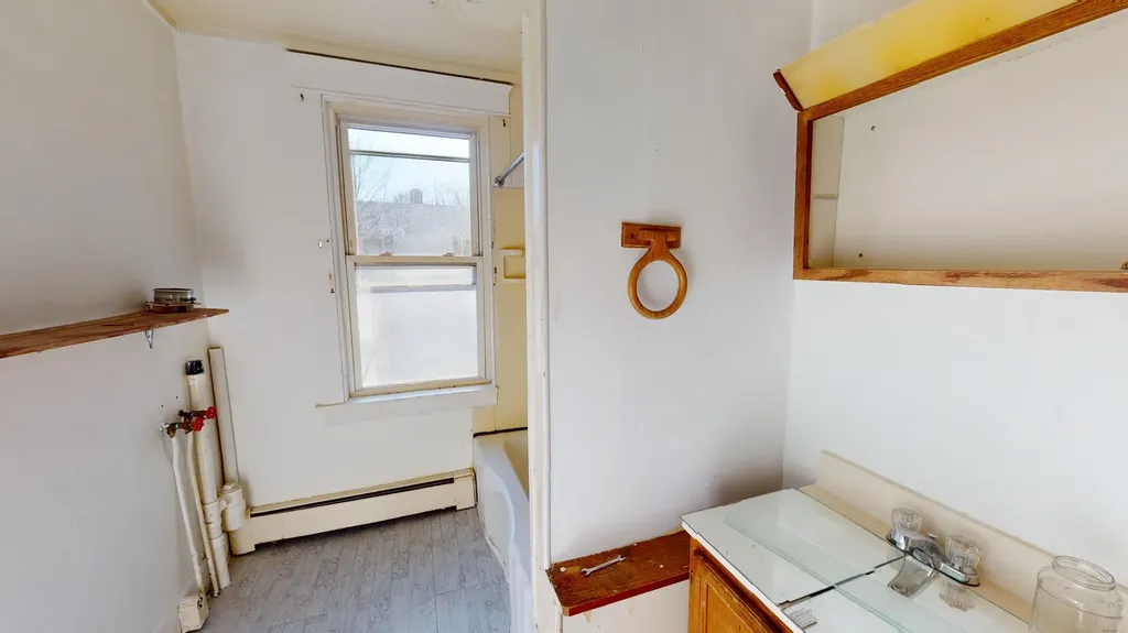 19 King Avenue Lewiston ME 04240
