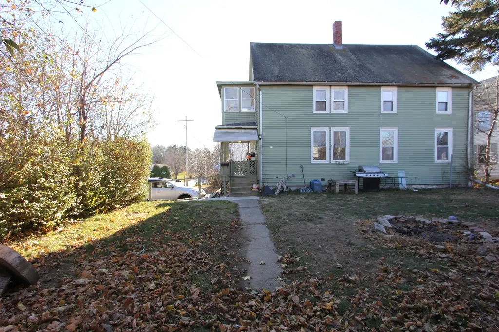 19 King Avenue Lewiston ME 04240