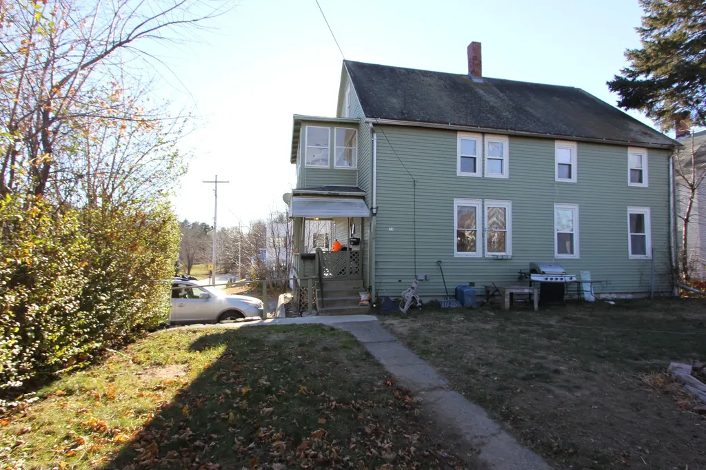 19 King Avenue Lewiston ME 04240