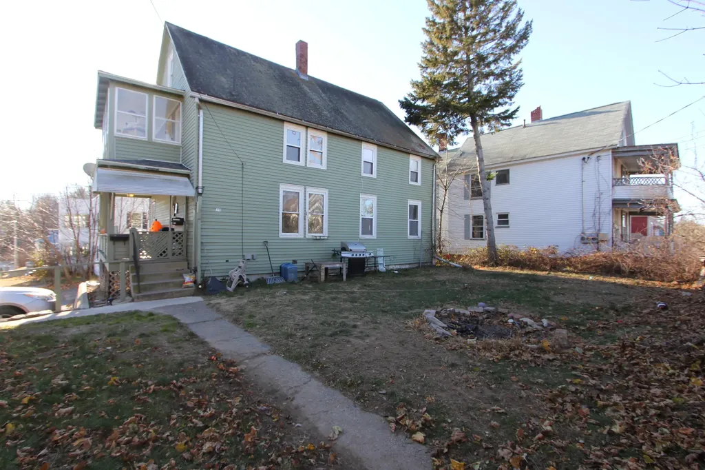 19 King Avenue Lewiston ME 04240