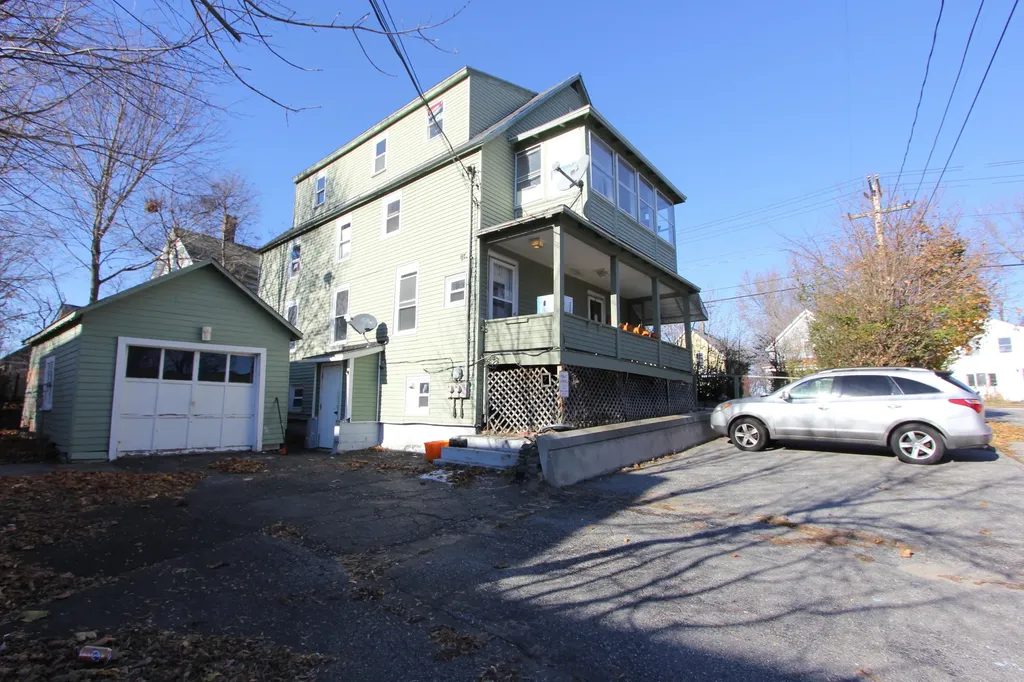 19 King Avenue Lewiston ME 04240