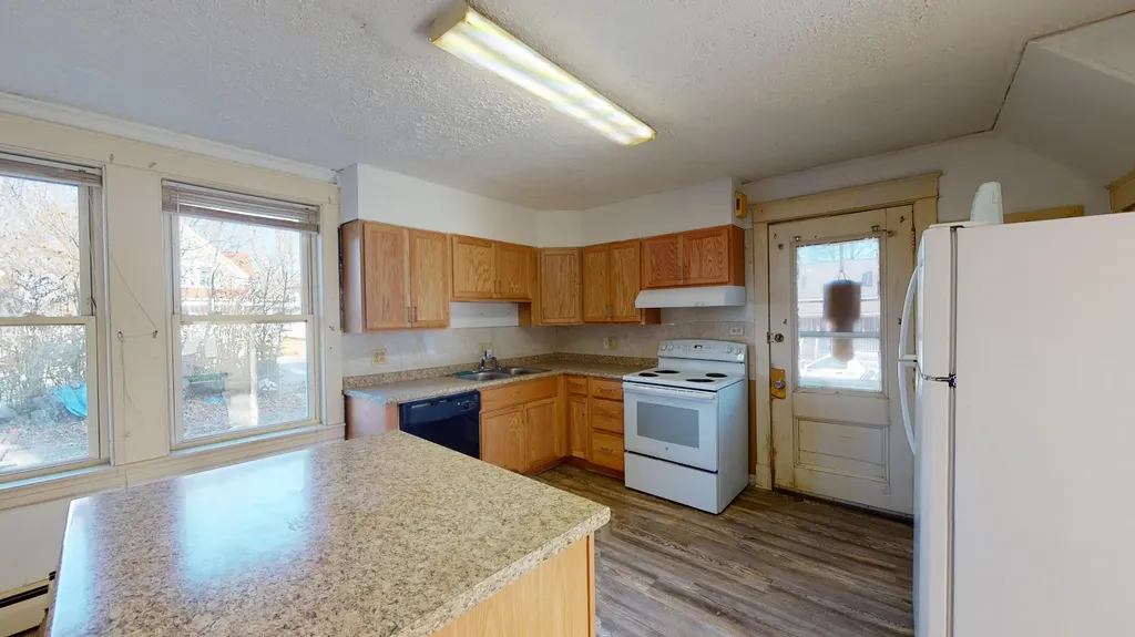 19 King Avenue Lewiston ME 04240
